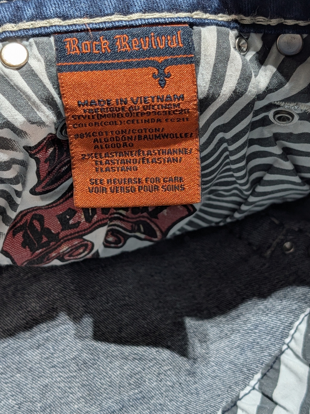 Rock Revival Celinda Capri Jeans Women's 34 Cuffed Stretch Contrast Stitch Y2K - Picture 3 of 3